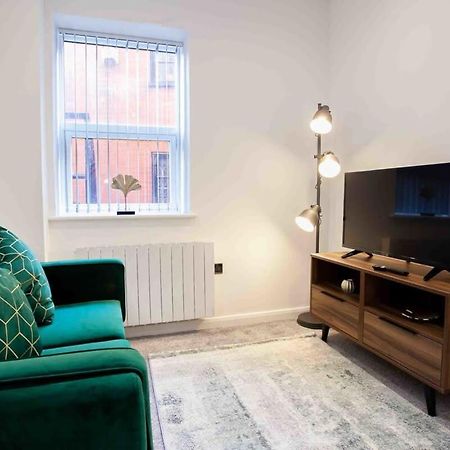 Modern & Stylish 1 Bedroom Apartment In Bolton Eksteriør bilde