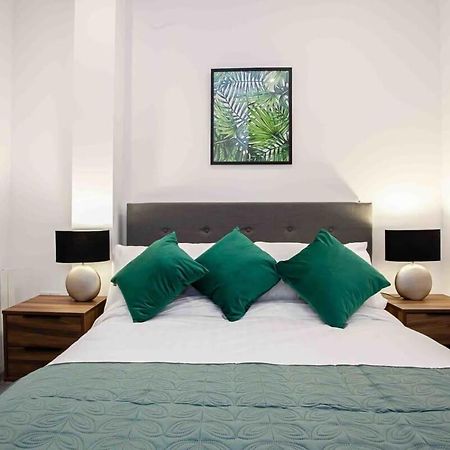 Modern & Stylish 1 Bedroom Apartment In Bolton Eksteriør bilde