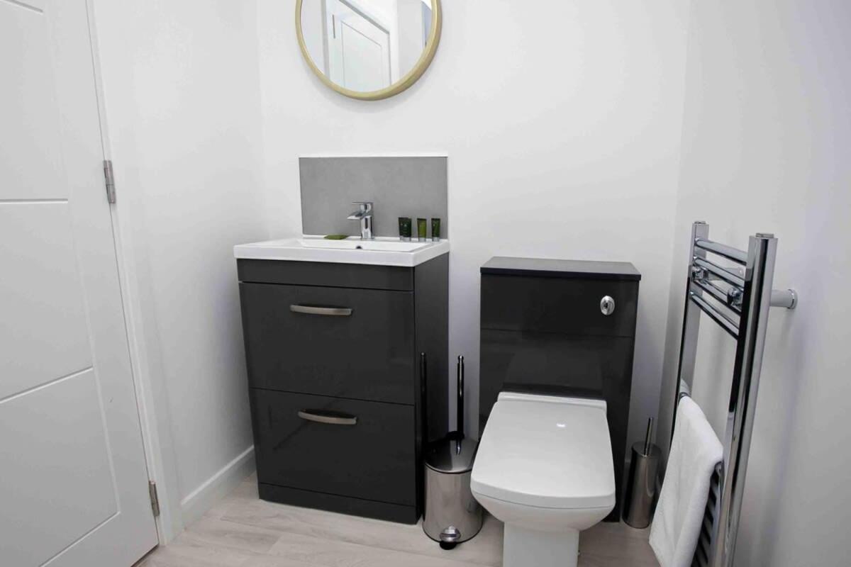 Modern & Stylish 1 Bedroom Apartment In Bolton Eksteriør bilde