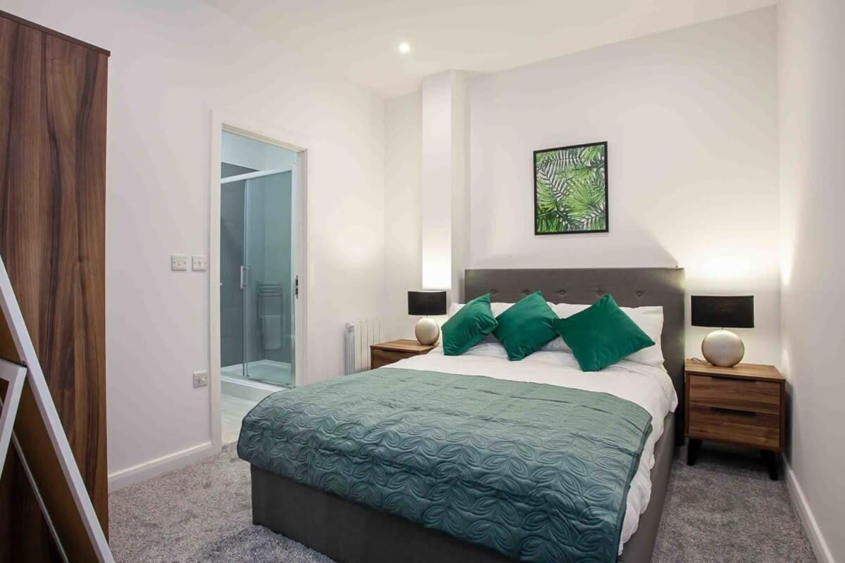 Modern & Stylish 1 Bedroom Apartment In Bolton Eksteriør bilde