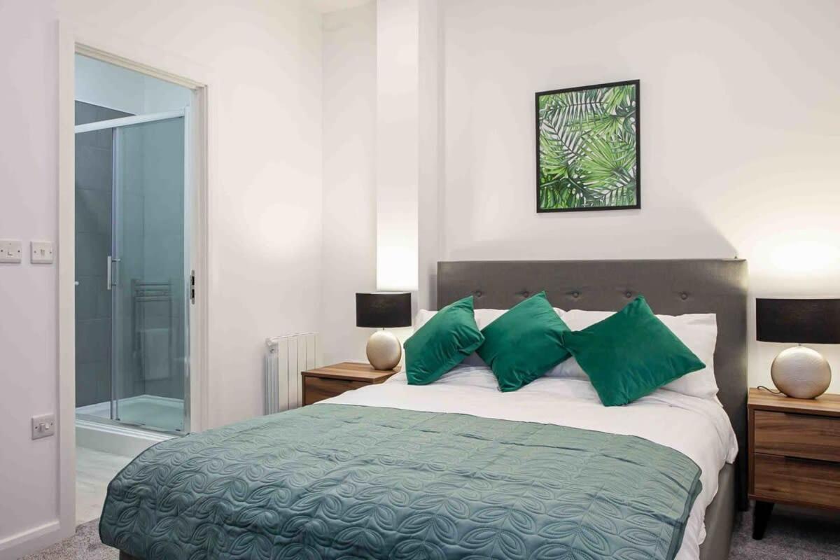 Modern & Stylish 1 Bedroom Apartment In Bolton Eksteriør bilde